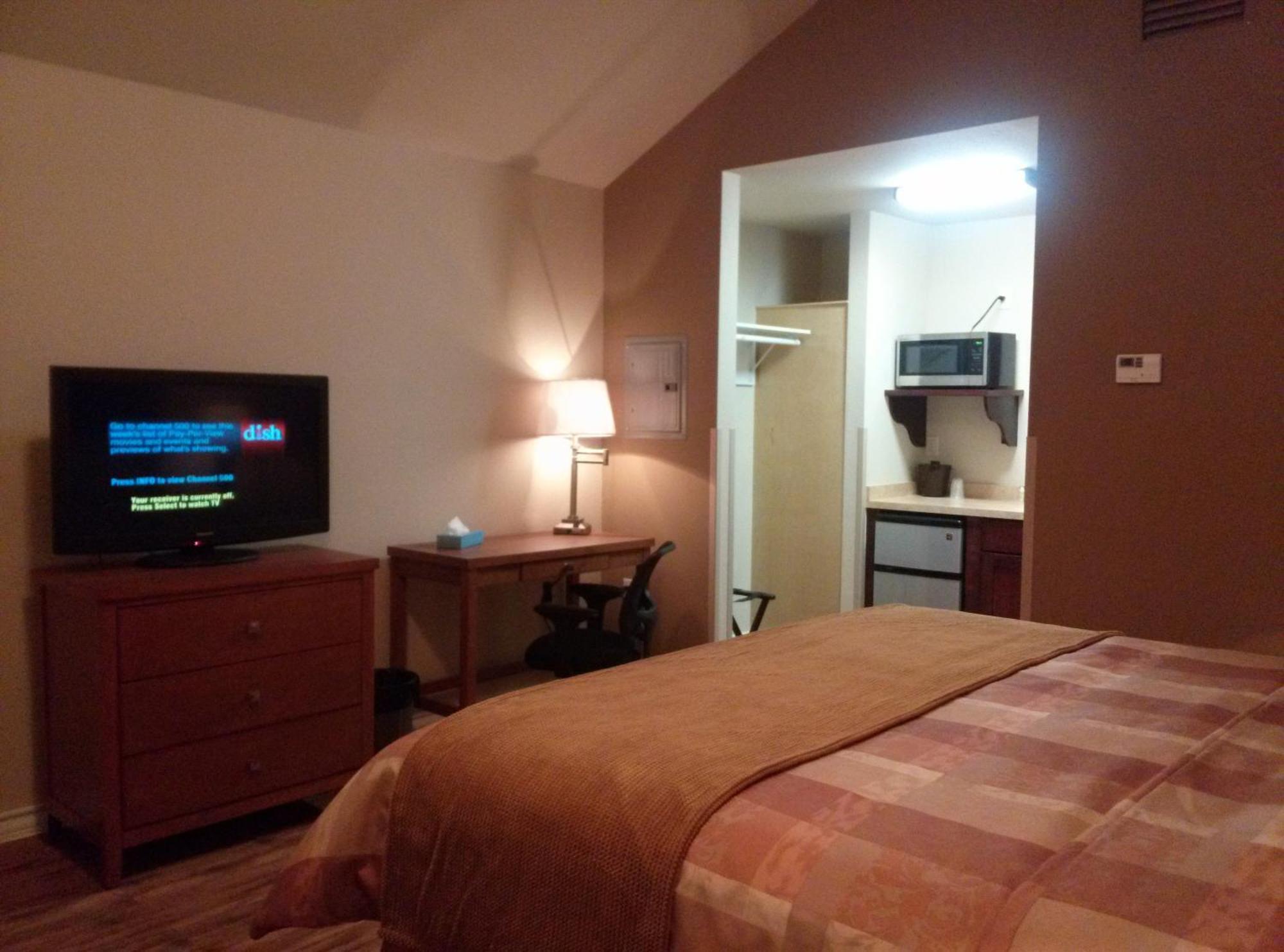 Fieldhouse Inn & Conference Center Kenedy Екстер'єр фото